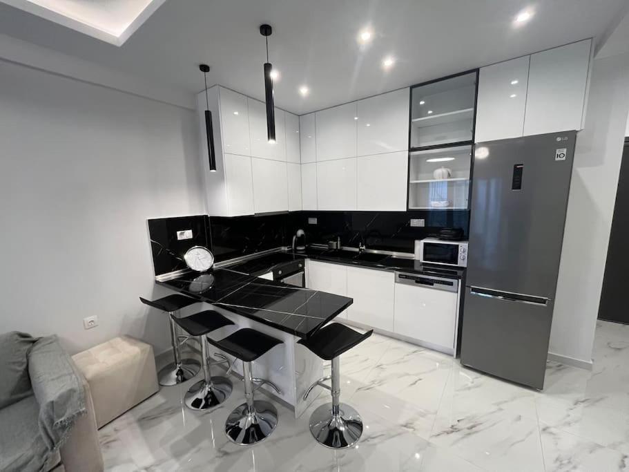 Luxurious Apartment In The Heart Of Салоники Экстерьер фото