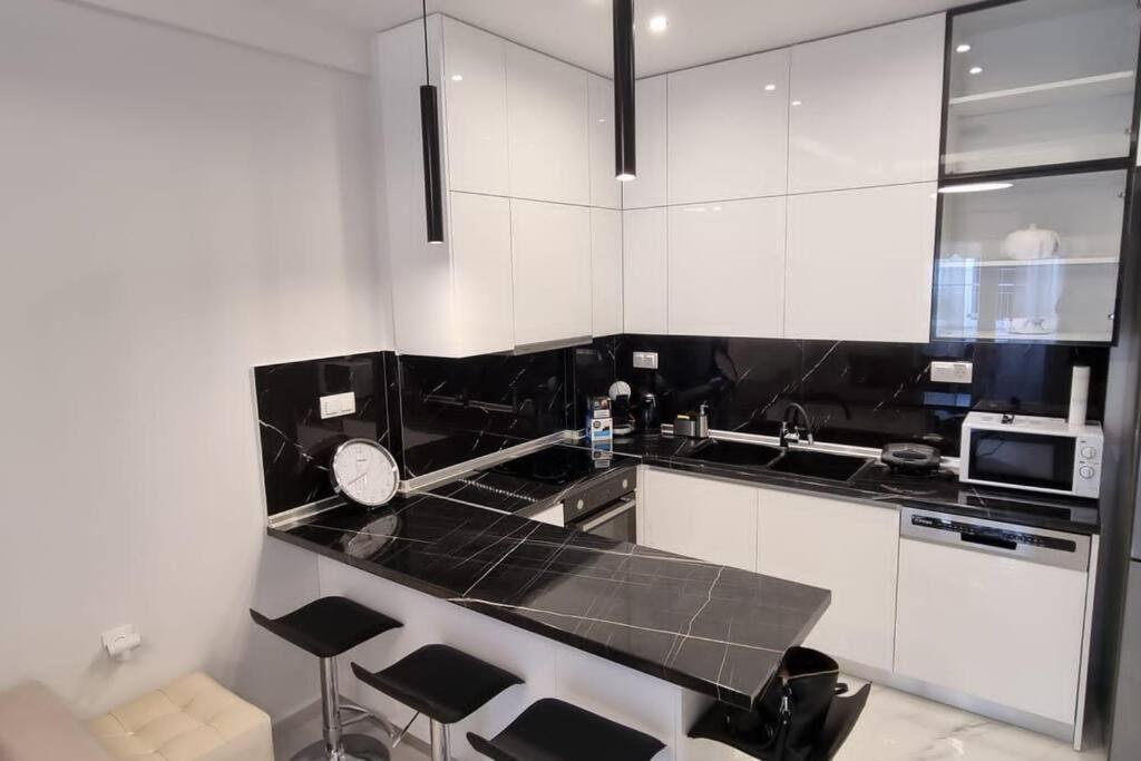 Luxurious Apartment In The Heart Of Салоники Экстерьер фото